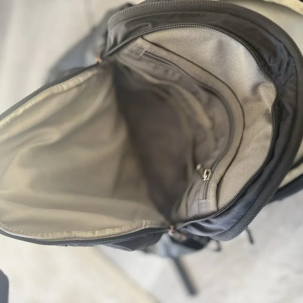 The North Face Borealis Luxe Backpack with metallic accents - Picture 5 of 7